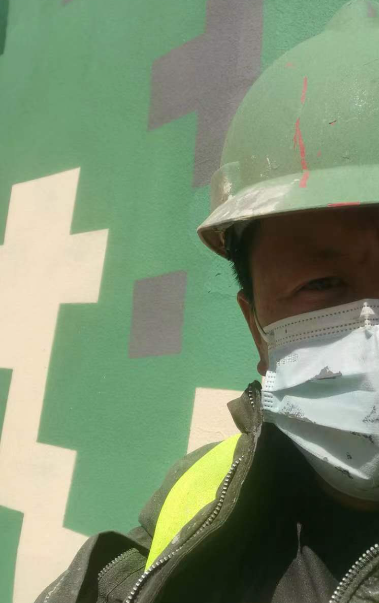 城口迷彩漆未完全固化；